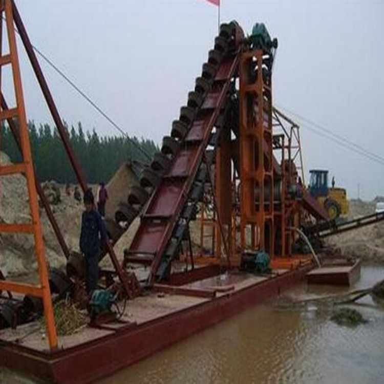 dredger using1.jpg